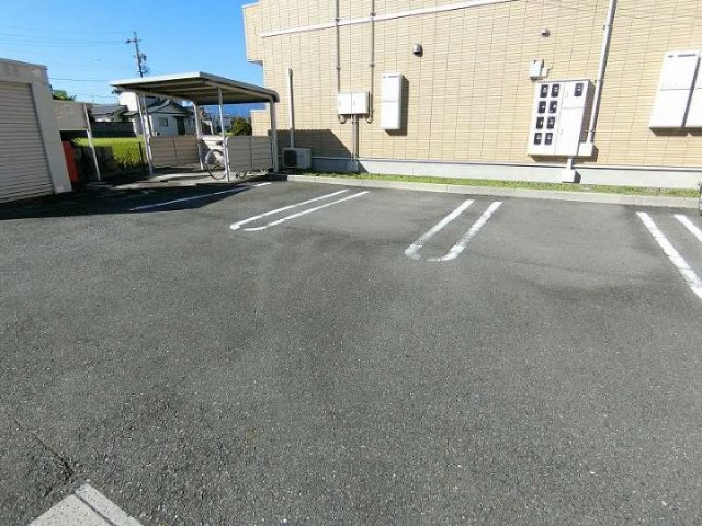 駐車場　車をお持ちの方に嬉しい駐車場付きの物件です