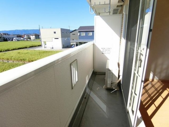 バルコニー　陽当たり良好なバルコニーです