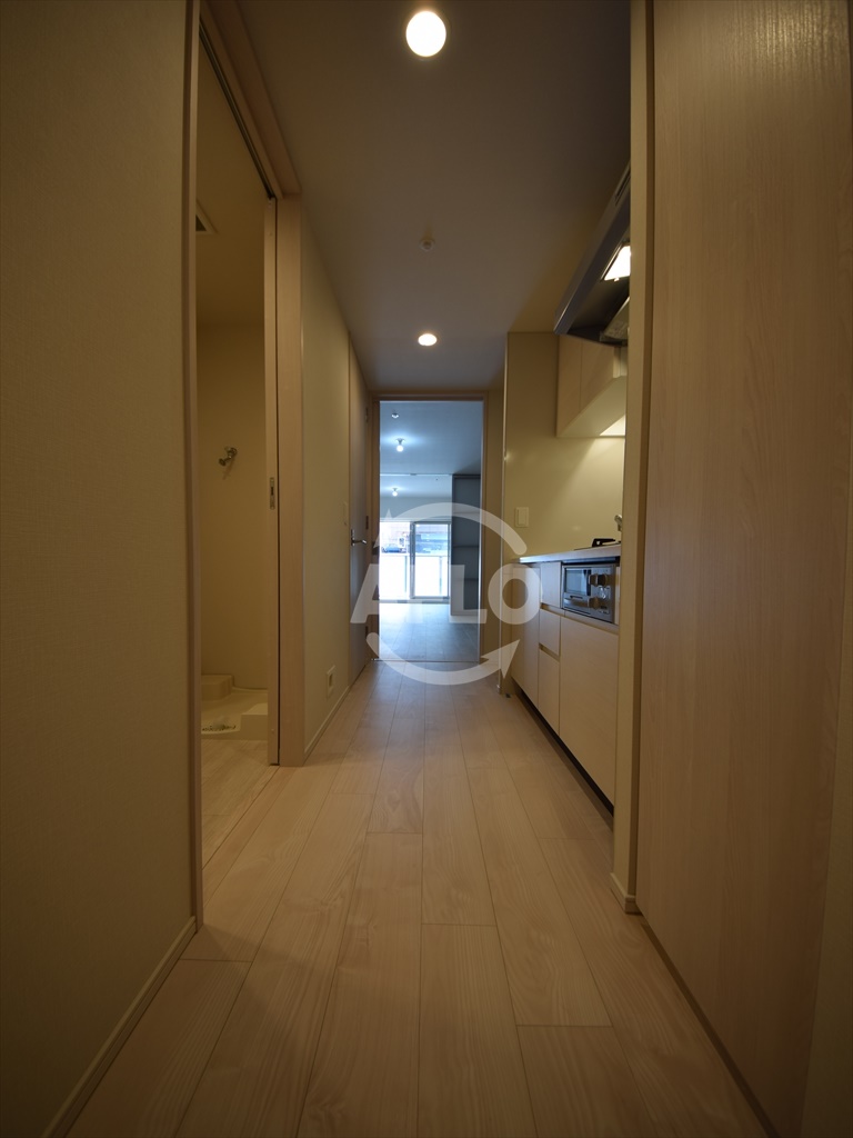 玄関　OPUS RESIDENCE SHINSAIBASHI SO