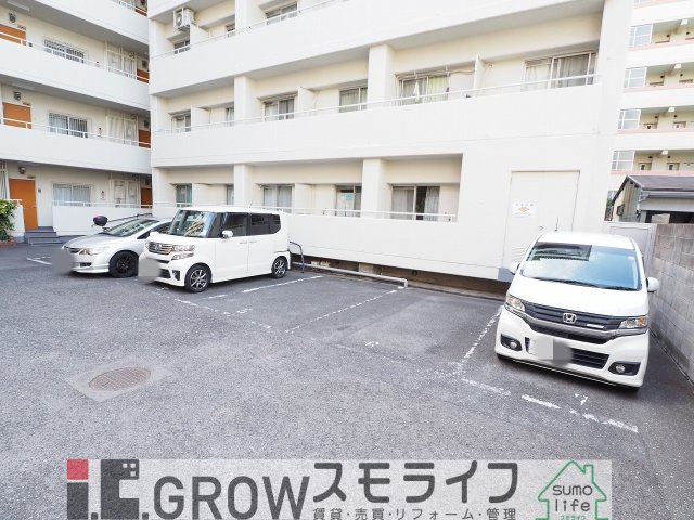 駐車場　広々としていますね