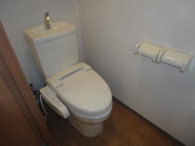 地下鉄東山線 本陣駅 徒歩14分 2階建 築21年のトイレ写真