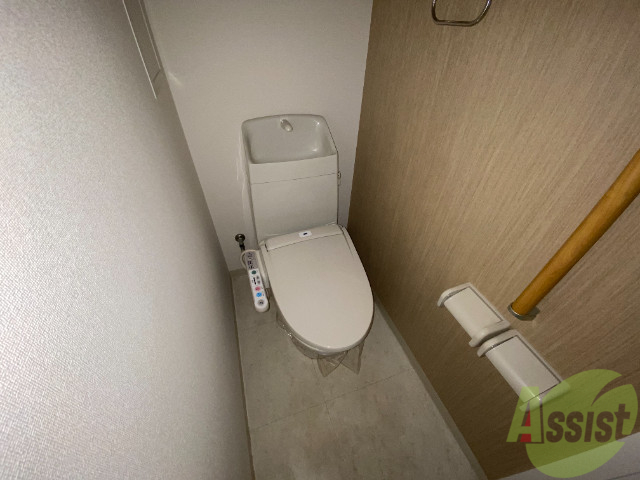 トイレ　人気のウォシュレットつきのトイレです。快適ですよ。