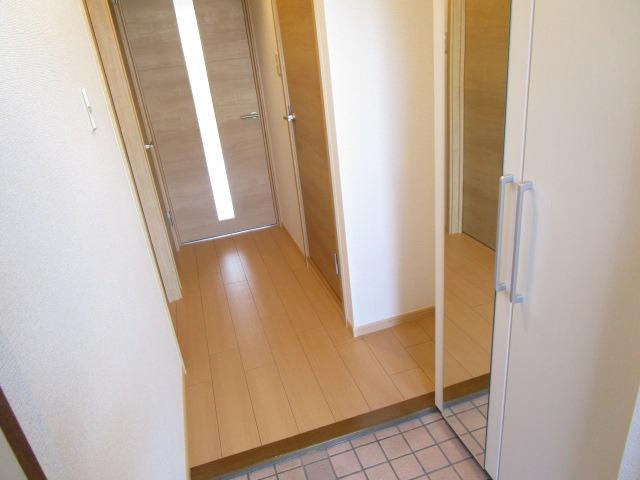 ＪＲ常磐線 赤塚駅 徒歩27分 3階建 築26年の玄関写真