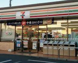 コンビニ　セブンイレブン 東松戸駅前店（コンビニ）まで537m