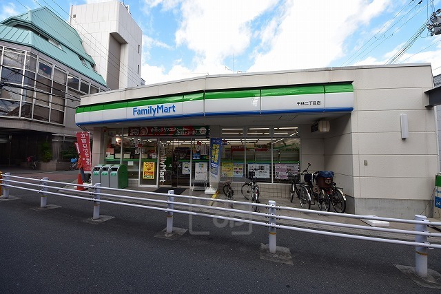 コンビニ　ファミリーマート　大阪工大前（コンビニ）まで391m