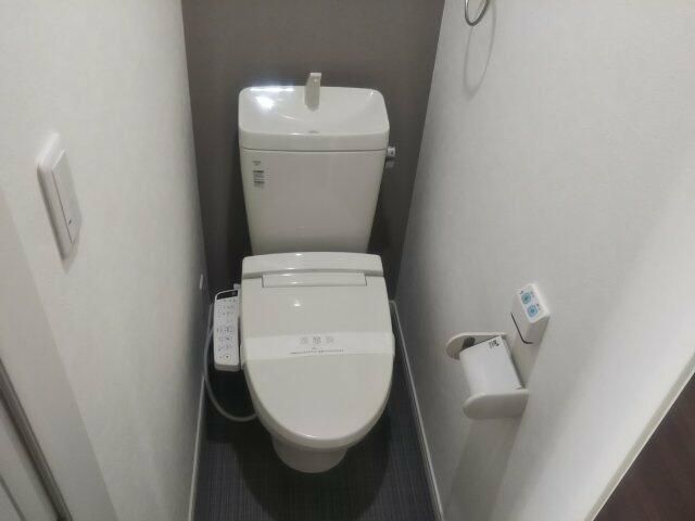 ＪＲ埼京線 北赤羽駅 徒歩2分 3階建 築8年のトイレ写真