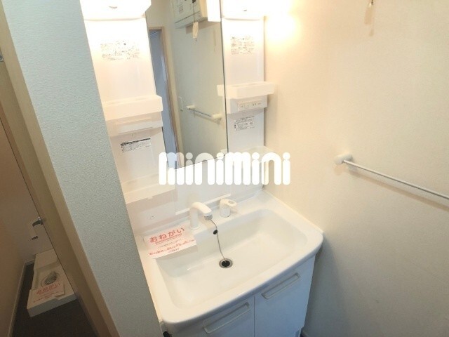 洗面設備　写真は反転画像です