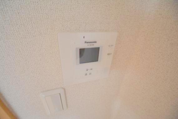 セキュリティ　TVモニターホンで来客が誰か確認してから開けて下さいね