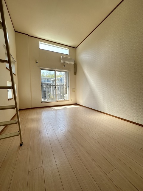 居室・リビング　別部屋参考写真です
