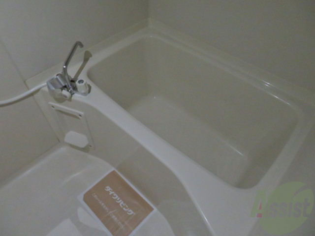 バス・シャワールーム　バス・トイレ別でお掃除しやすいですよ～。