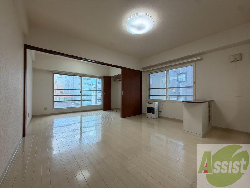 居室・リビング　広くてキレイなお部屋が広がっていて、充実した生活が送れそう。