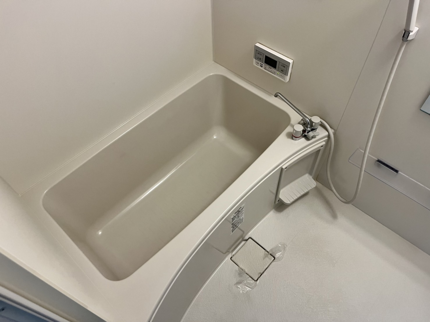 バス・シャワールーム　いつでも温かいお風呂に入れる追い焚き機能付きのバスルーム♪