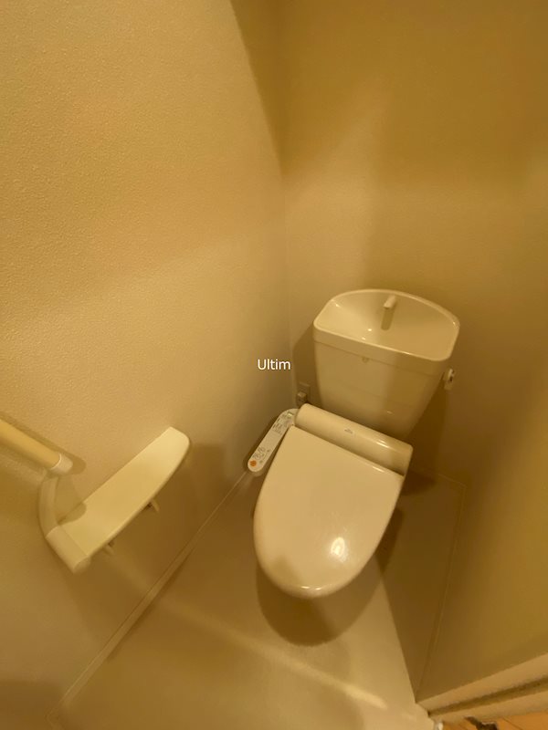 トイレ　違うお部屋の写真です。ご参考までに