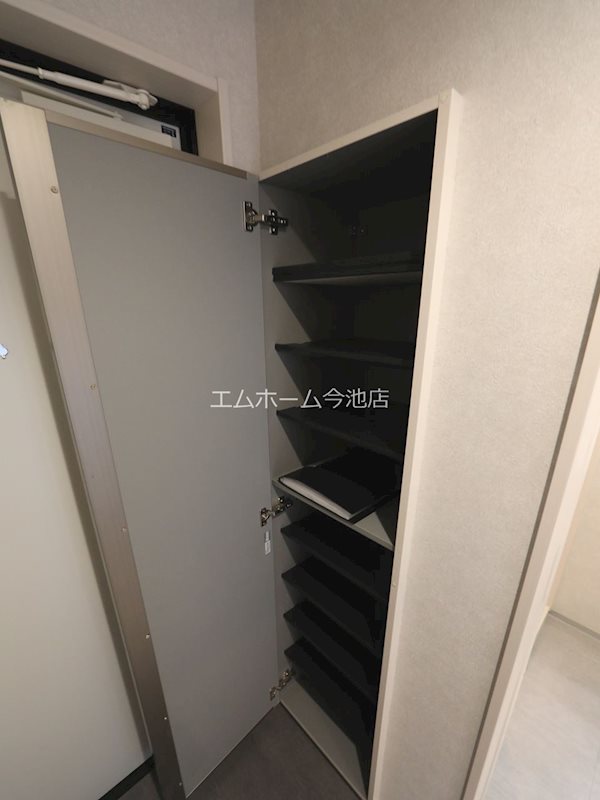 玄関　玄関　シューズボックス付　同仕様写真