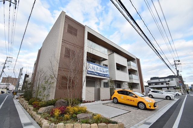 広島市西区庚午北のマンションの建物外観