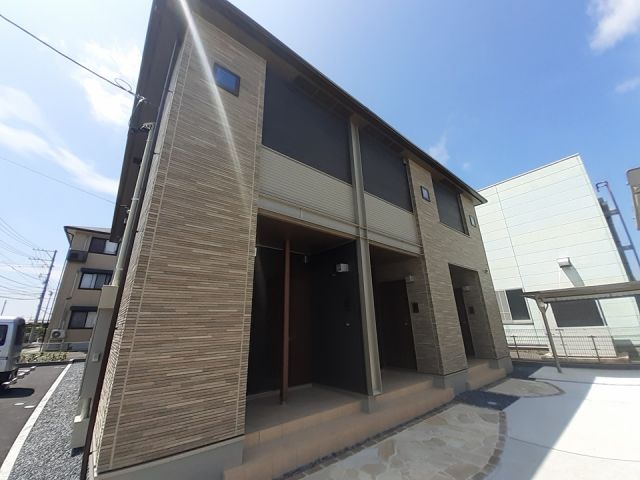 山陽小野田市中川のアパートの建物外観