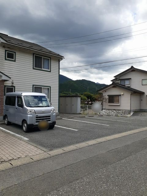 【フォー・クラブ・タウンＡの駐車場】