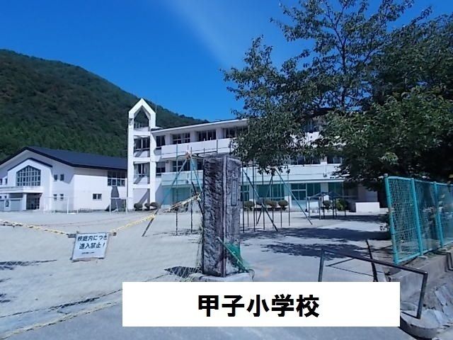 【フォー・クラブ・タウンＡの小学校】