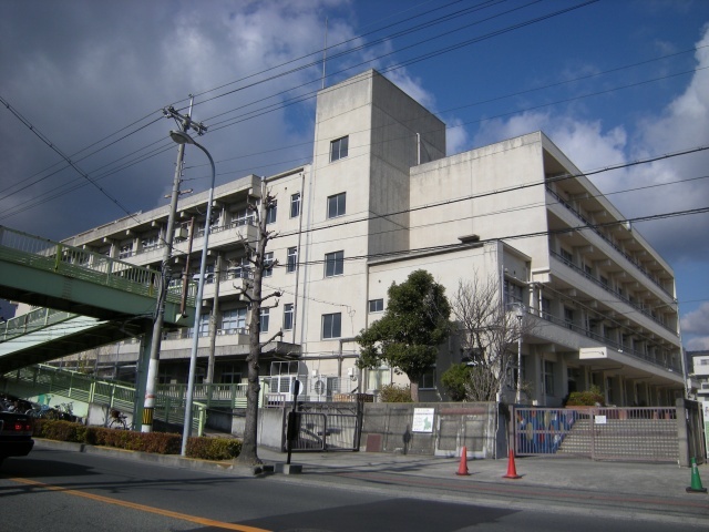 【サンライズ箕面の小学校】