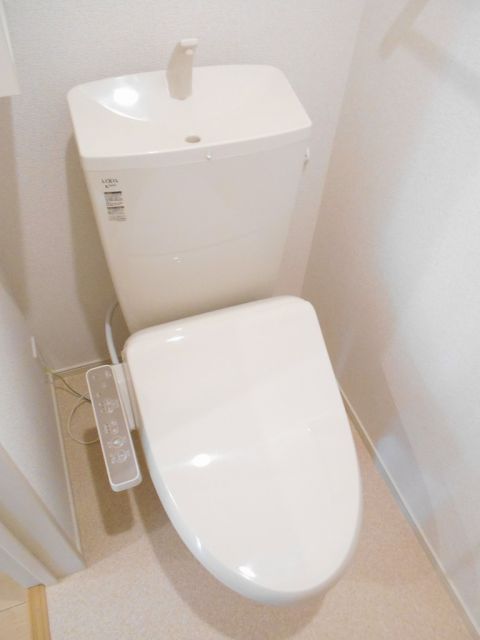 【新居浜市徳常町のアパートのトイレ】