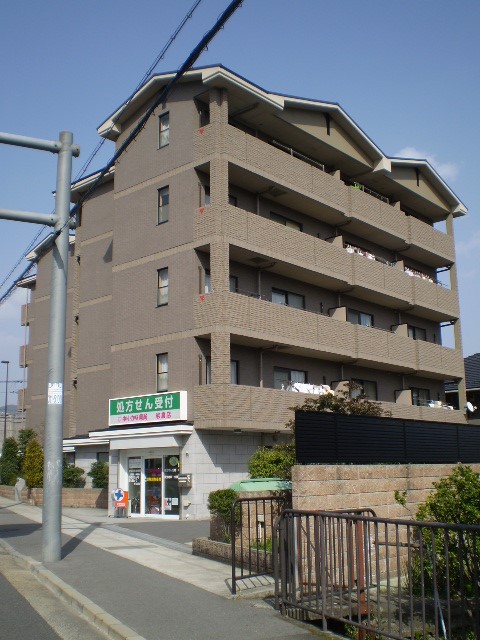 京都市左京区岩倉北池田町のマンションの建物外観