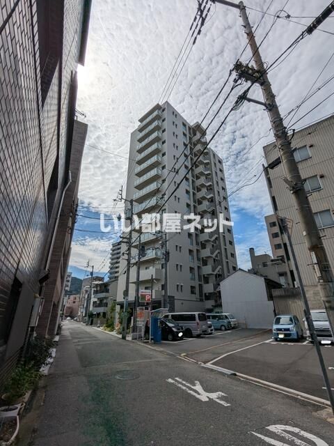 Ｊ．ＣＲＥＳＴ県庁前の建物外観