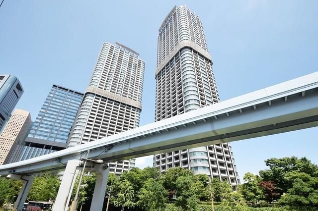 【港区東新橋のマンションの建物外観】