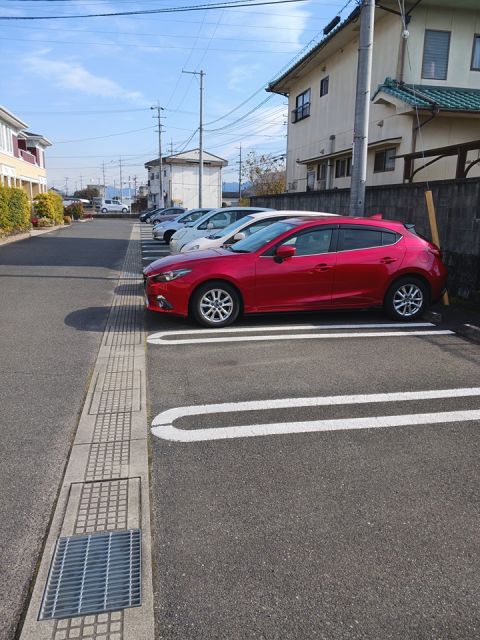 【ガーデンハウスＢの駐車場】