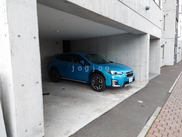 【札幌市西区琴似二条のマンションの駐車場】