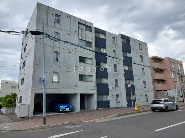 札幌市西区琴似二条のマンションの建物外観