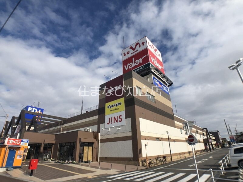 【ホワイトハイツのショッピングセンター】