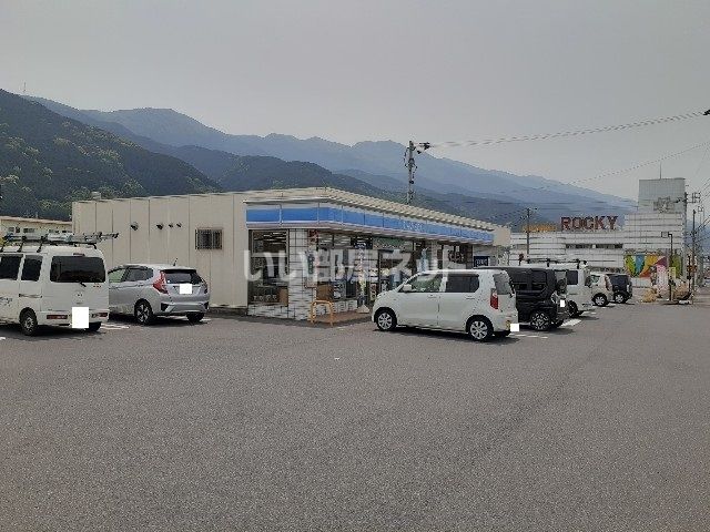 【四国中央市寒川町のアパートのコンビニ】