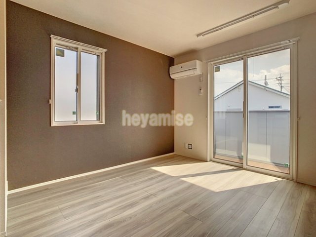 居室・リビング　写真は別号室