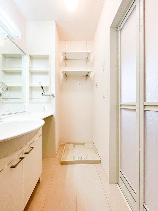 洗面設備　★広い脱衣所です★