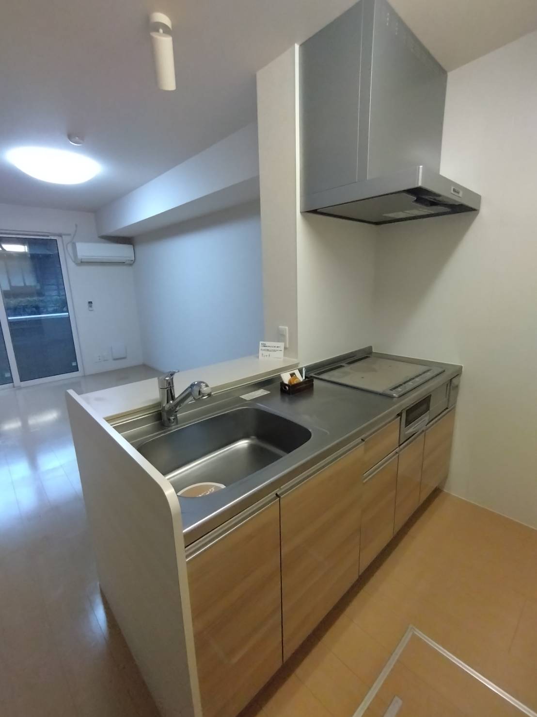 キッチン　写真は別部屋同タイプ