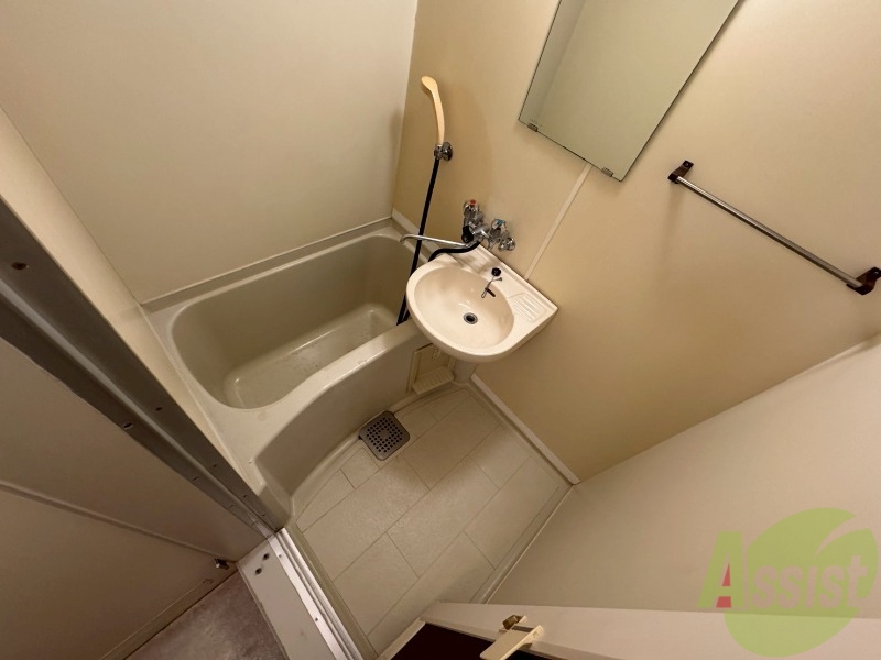 バス・シャワールーム　ユニットバスです。疲れを癒すのに欠かせませんね！