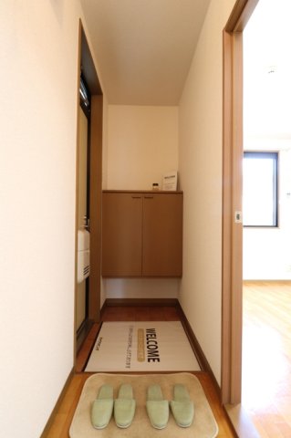 玄関　収納もある玄関です