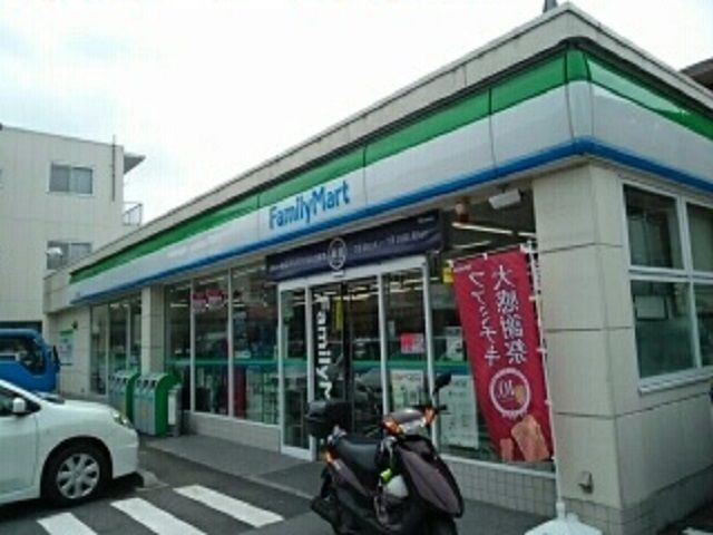 コンビニ　ファミリーマート（コンビニ）まで20m