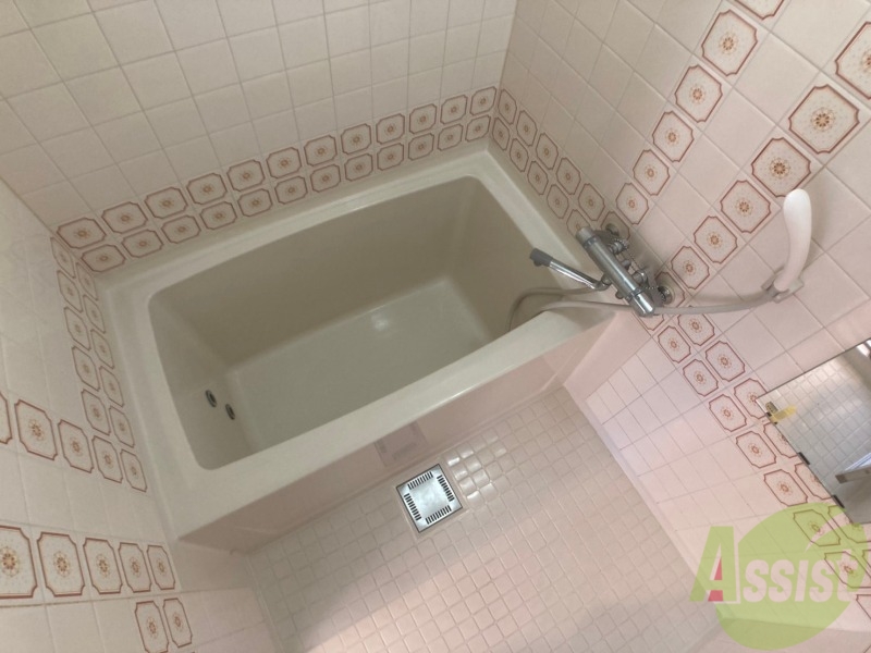 バス・シャワールーム　お風呂になります。一日の疲れを癒してくださいね。