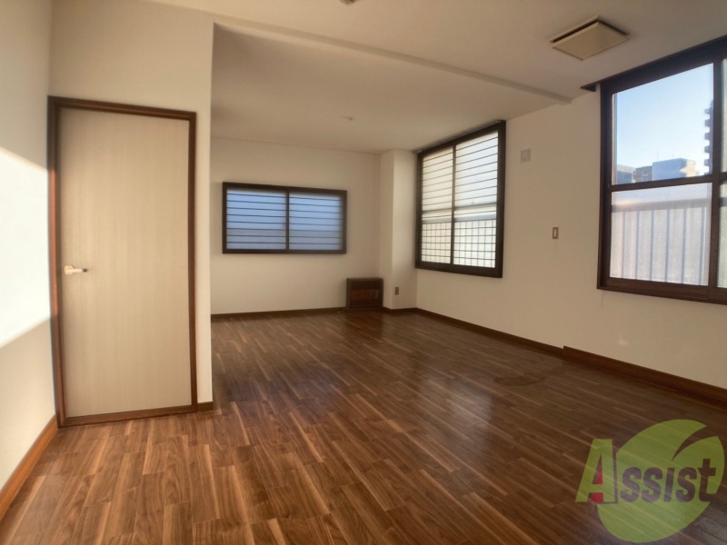 居室・リビング　１６帖のＬＤＫです。広々として、きれいですね。