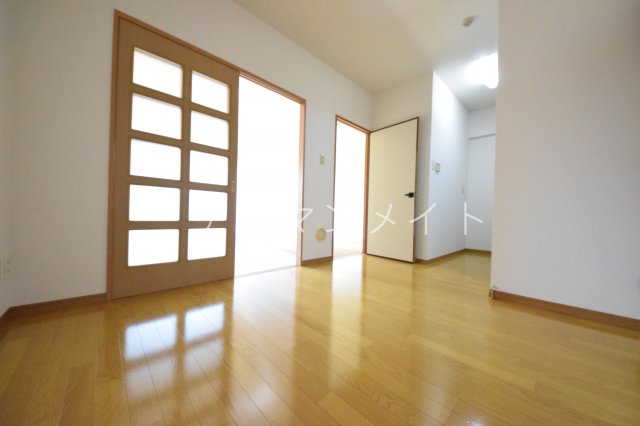 居室・リビング　こちらの居間で趣味の時間をお楽しみください