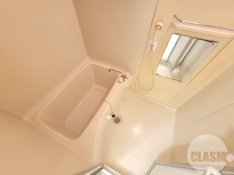 バス・シャワールーム　キレイにリフォームされています♪