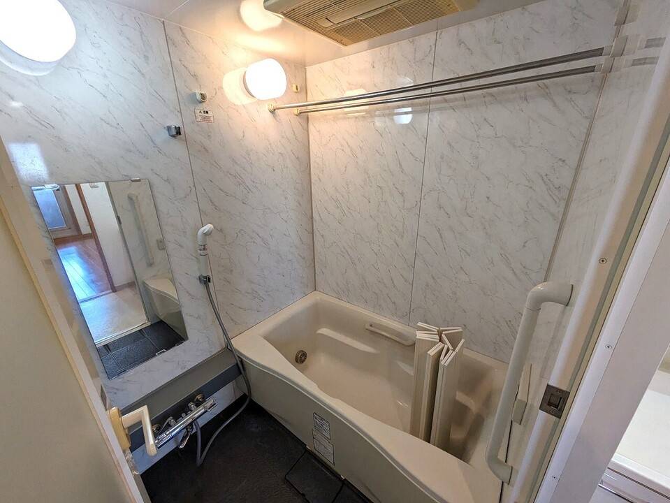 バス・シャワールーム　浴室