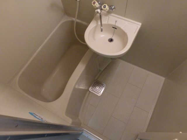 バス・シャワールーム　★きれいなバスルームです・トイレと別なので落ち着いて入れま…