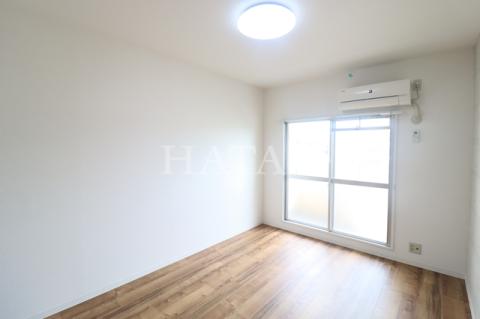 居室・リビング　同物件別部屋です。