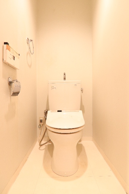 トイレ　※別室の参考写真の為、現況優先です。