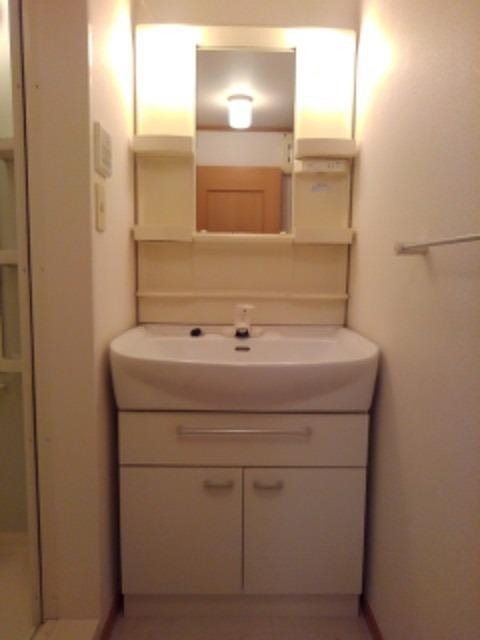 洗面設備　独立洗面台です。