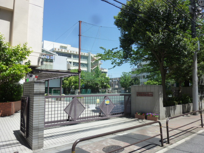 中学校　物件（中学校）まで560m