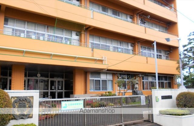 小学校　横浜市立東小学校（小学校）まで573m