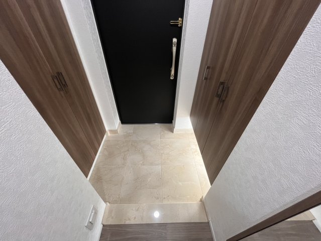 玄関　両隣にシューズボックス